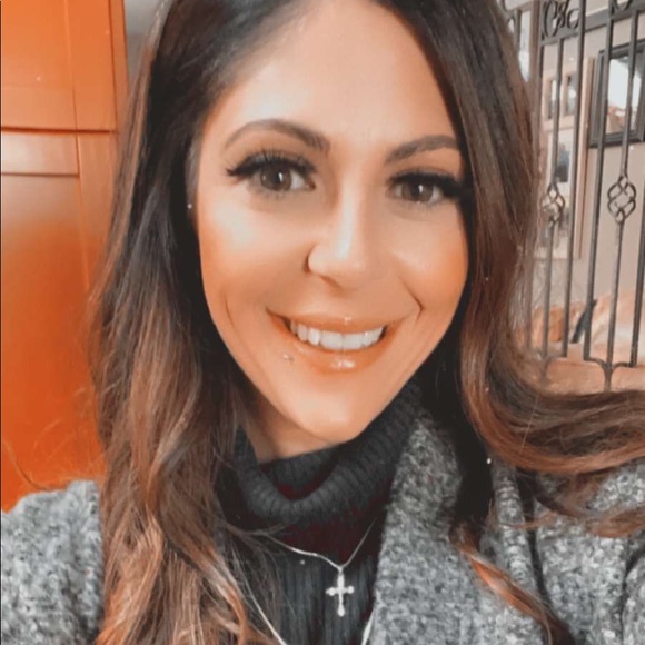 Meet your Posher, Jessica - Picture 1 of 1